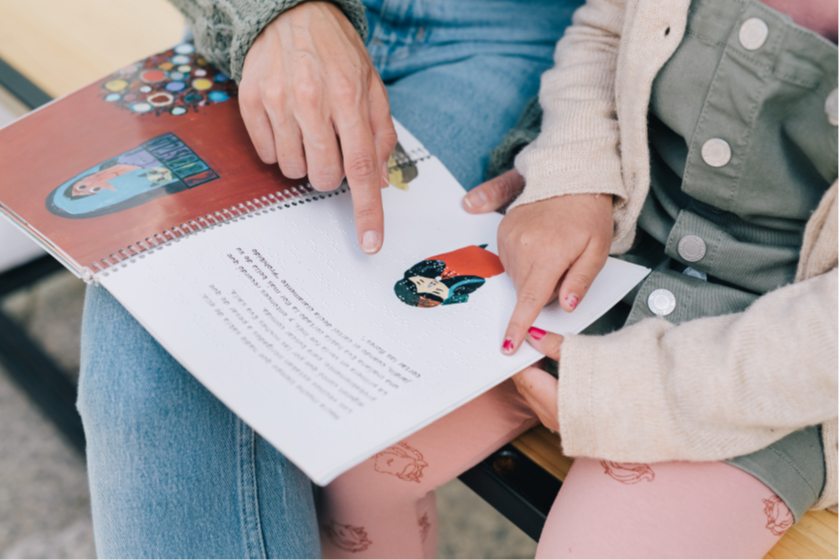 foto lectura cuento braille