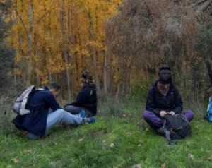 foto personas en bosque