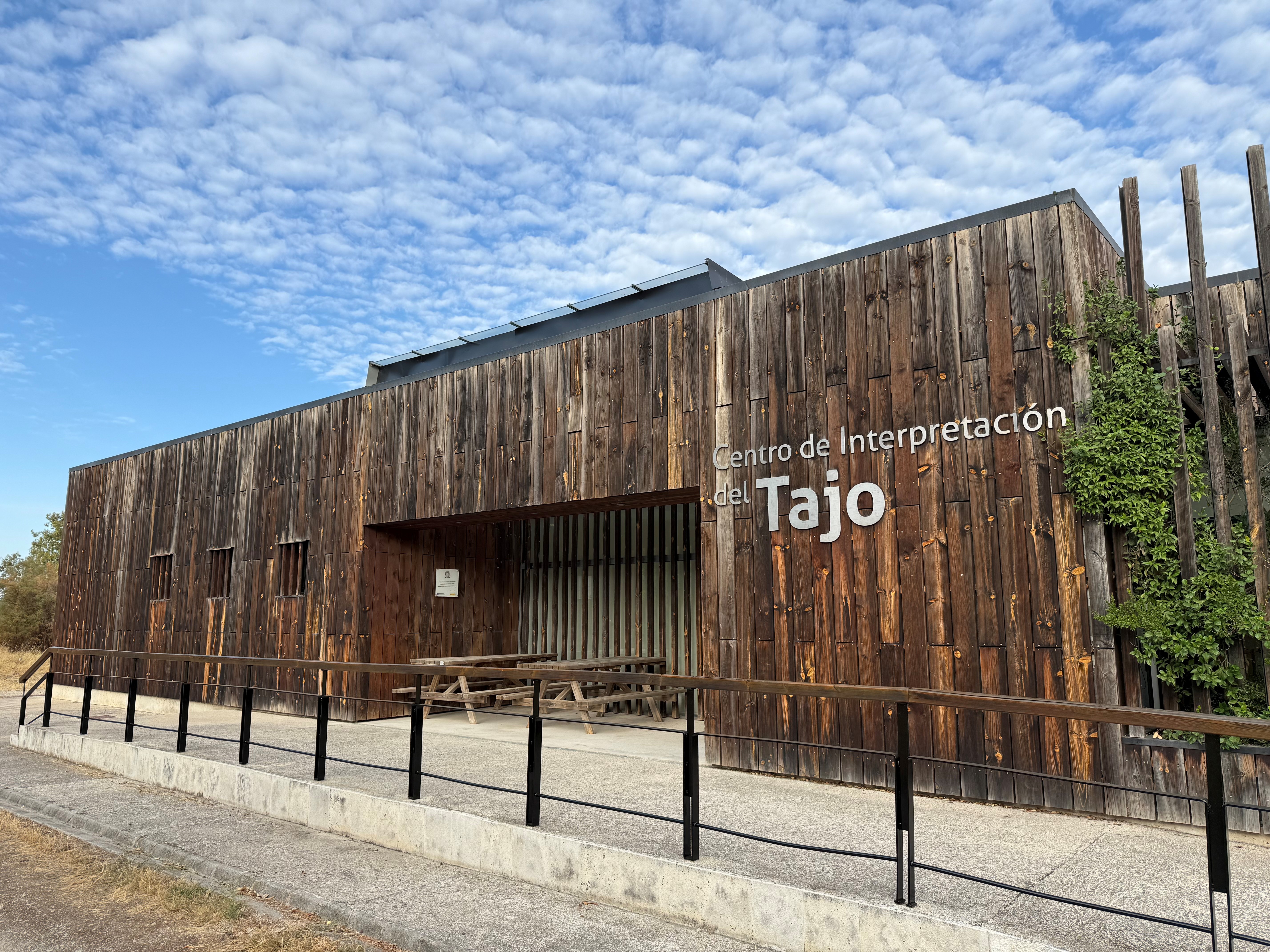 foto fachada equipamiento