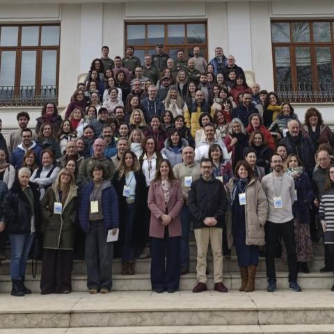 Foto de familia de los participantes en el encuentro en la puerta de la Fábrica de Harinas de Albacete.