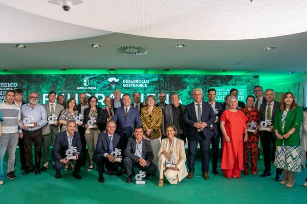 Foto de grupo de las personas premiadas